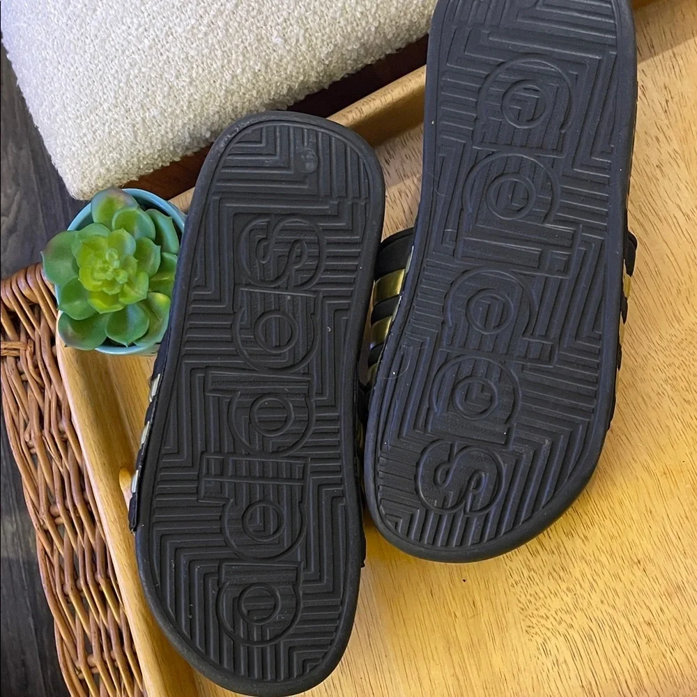 NWOT Adidas Men’s ADISSAGE Comfort Slides in Black & Gold EG6517 Size 6